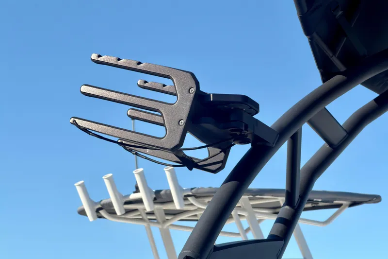 Slide: The Image of Wakeboard rack on 2025 Yamaha Boats 255XD against clear blue sky. - 27