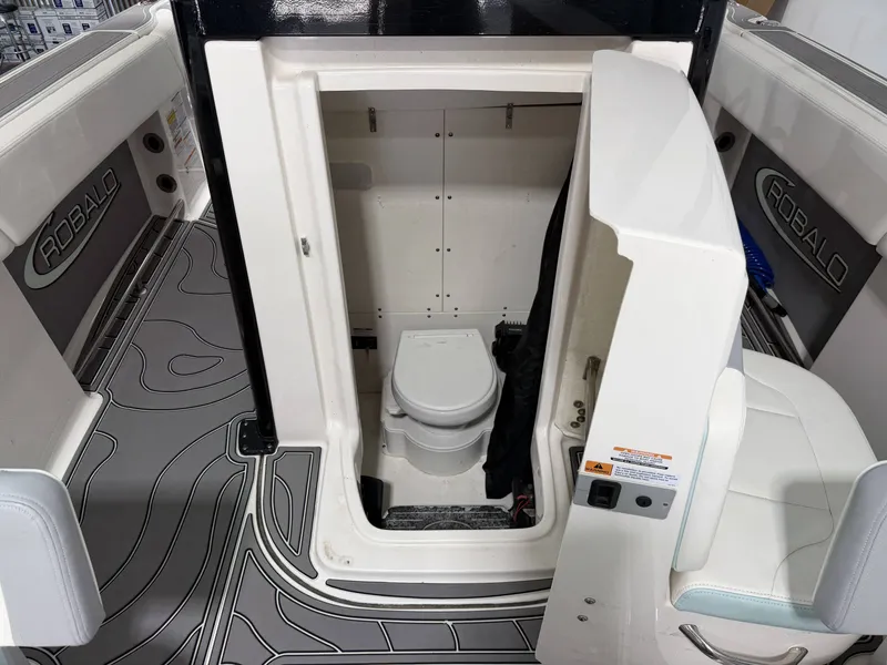 Slide: The Image of Robalo R250 Center Console 2023 - 10