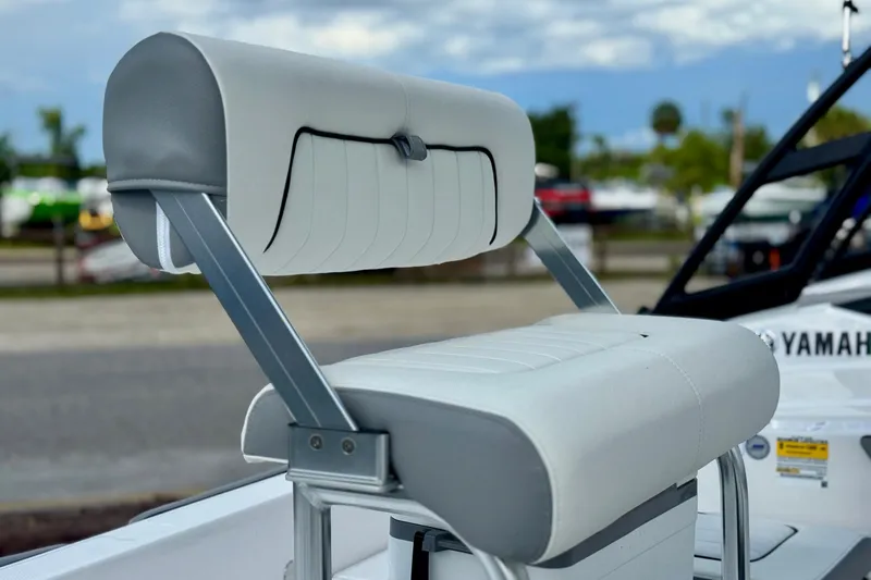 Slide: The Image of Yamaha Boats 195 FSH Sport 2025 seat detail view. - 2