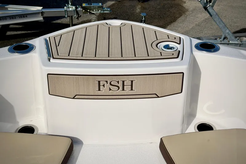 Slide: The Image of 2026 Yamaha Boats 255 FSH Sport H, featuring sleek deck design and modern fittings. - 27