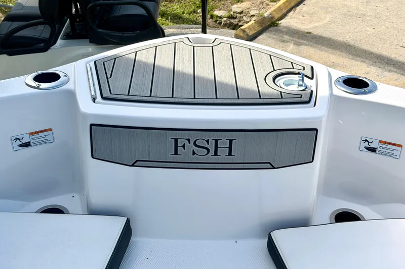 Slide: The Image of 2026 Yamaha Boats 255 FSH Sport H, featuring sleek deck design and cup holders. - 19