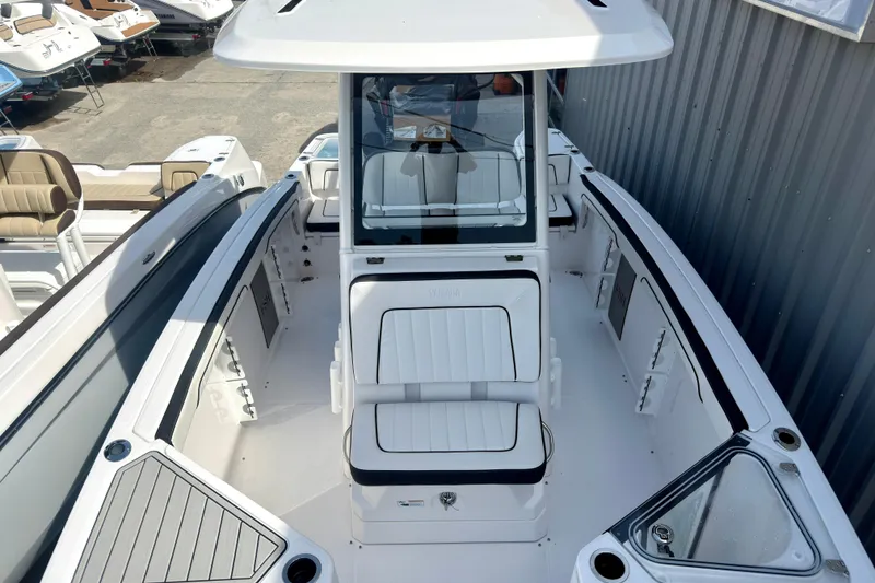 Slide: The Image of 2026 Yamaha Boats 255 FSH Sport H, sleek white interior, spacious seating, modern design. - 20