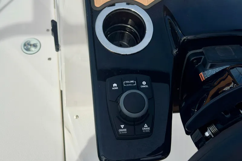 Slide: The Image of Control panel of 2026 Yamaha Boats 222SD with volume and cruise settings. - 33