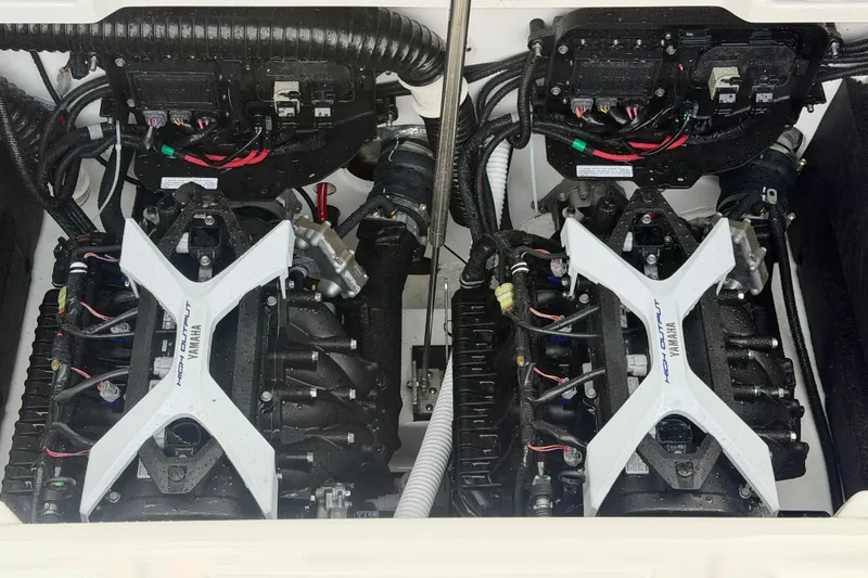 Slide: The Image of Twin high-output engines in a 2026 Yamaha Boats 222SD. - 37