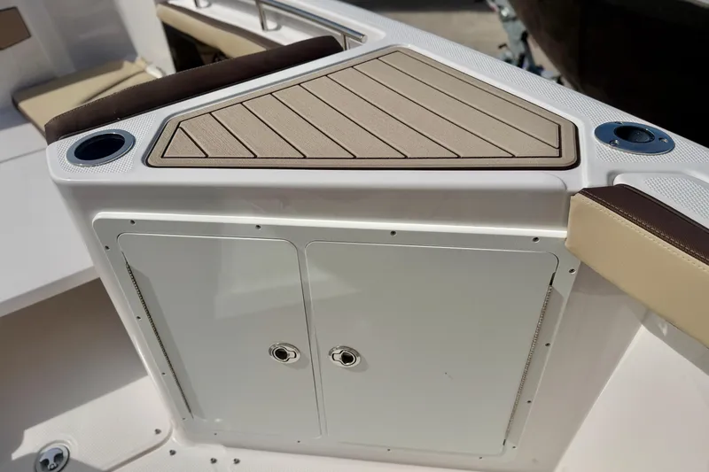 Slide: The Image of 2026 Yamaha Boats 252 FSH Sport interior with storage compartment and cup holders. - 13