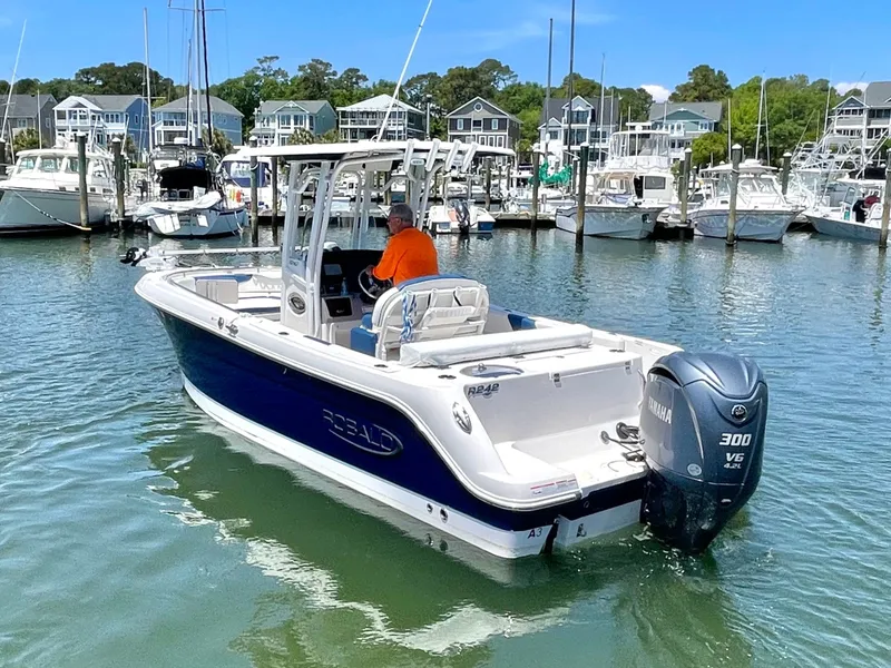 Slide: The Image of Robalo R242 2022 - 11