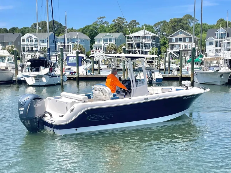 Slide: The Image of Robalo R242 2022 - 13
