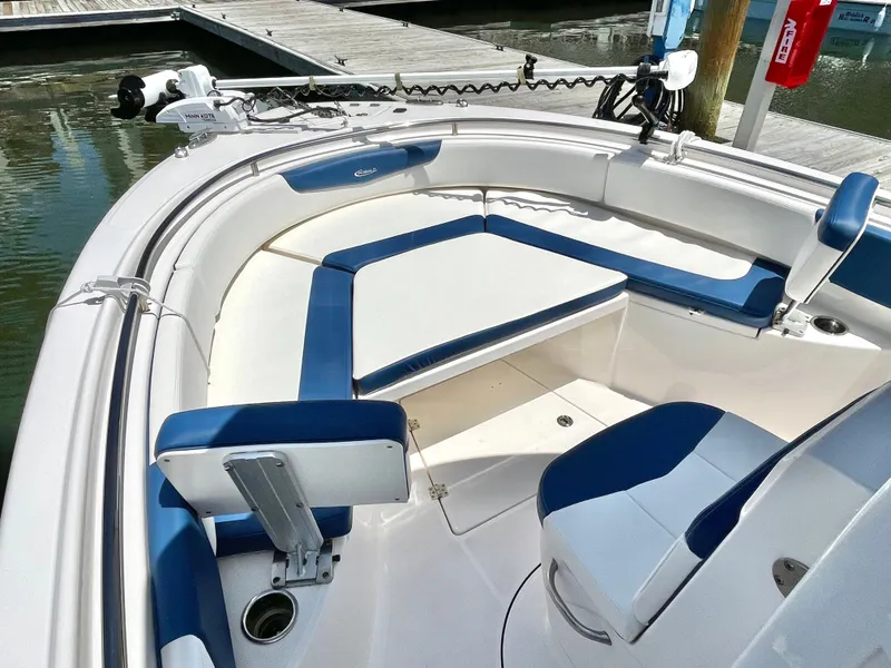 Slide: The Image of Robalo R242 2022 - 42