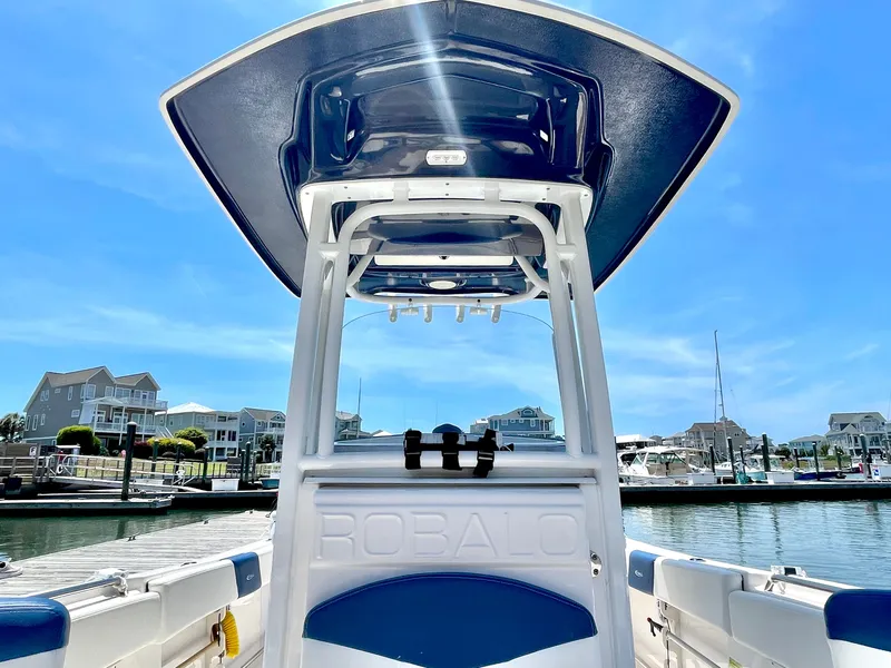 Slide: The Image of Robalo R242 2022 - 55