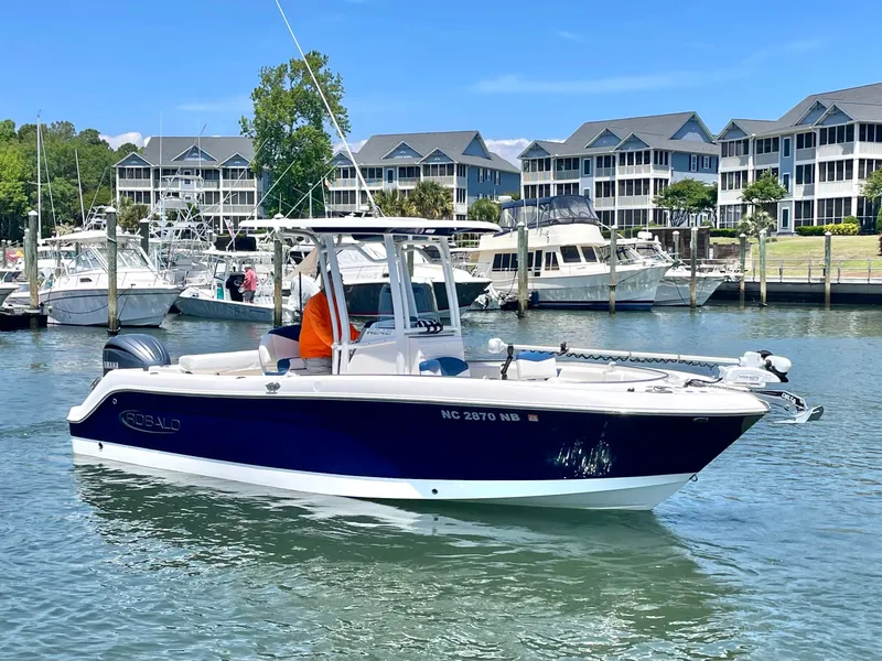 Slide: The Image of Robalo R242 2022 - 6