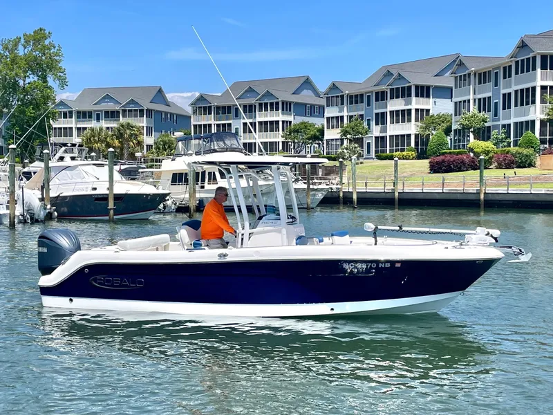 Slide: The Image of Robalo R242 2022 - 7