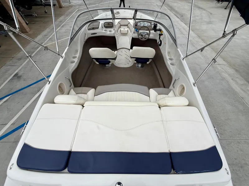 Slide: The Image of Interior view of a 2006 Tracker Tahoe Q6 SF boat. - 14