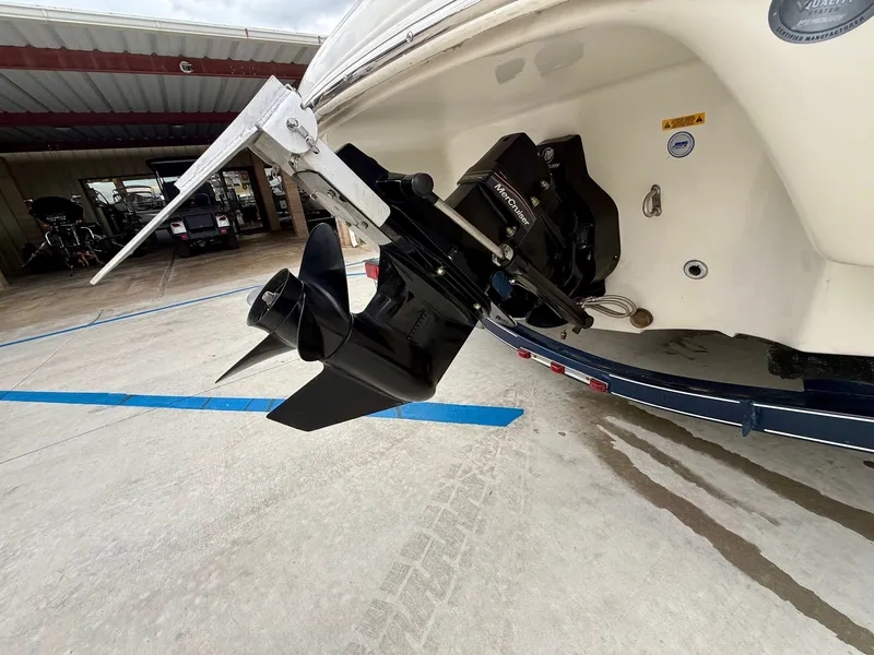 Slide: The Image of 2006 Tracker Tahoe Q6 SF boat with MerCruiser drive. - 15