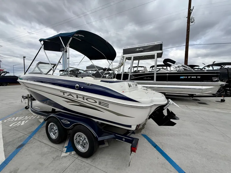 Slide: The Image of 2006 Tracker Tahoe Q6 SF boat on trailer outdoors. - 6