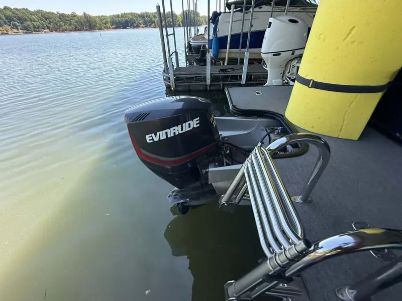Slide: The Image of Evinrude outboard motor on a 2018 Starcraft SLS - 3 boat. - 12