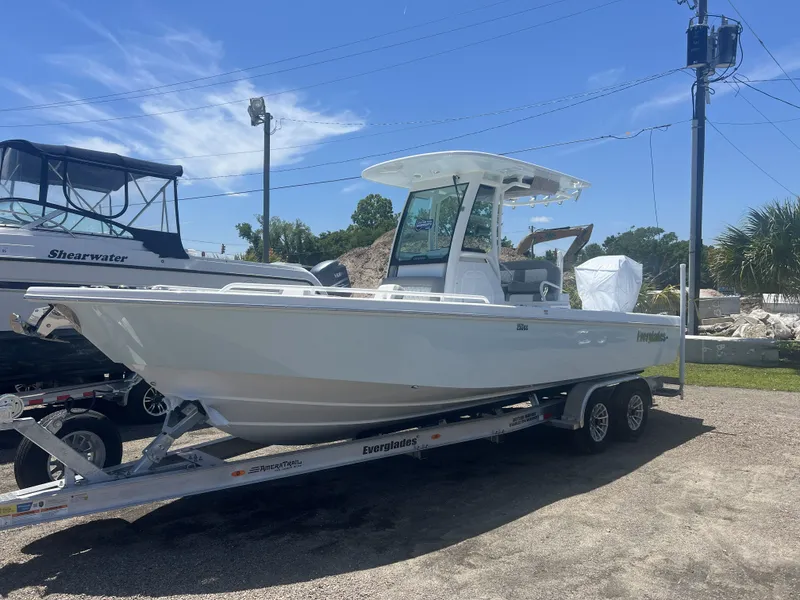 The Image of Everglades 253 Center Console 2026 - 1