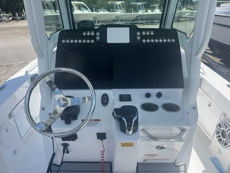 Slide: The Image of Everglades 253 Center Console 2026 - 10