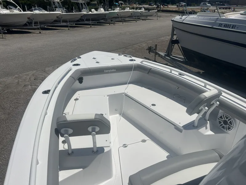 Slide: The Image of Everglades 253 Center Console 2026 - 14
