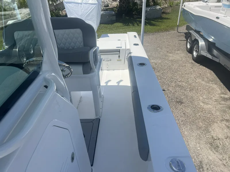 Slide: The Image of Everglades 253 Center Console 2026 - 18