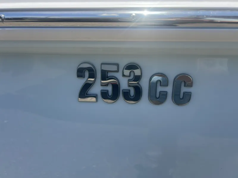 Slide: The Image of Everglades 253 Center Console 2026 - 4