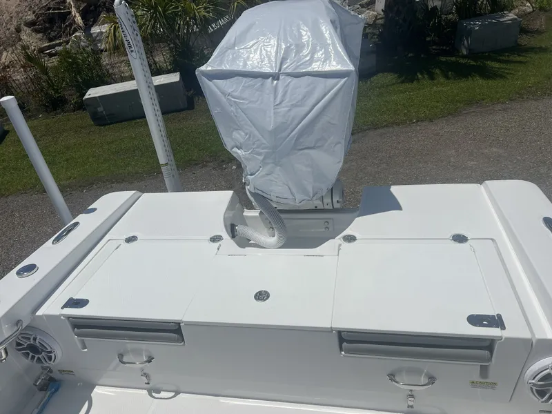Slide: The Image of Everglades 253 Center Console 2026 - 6