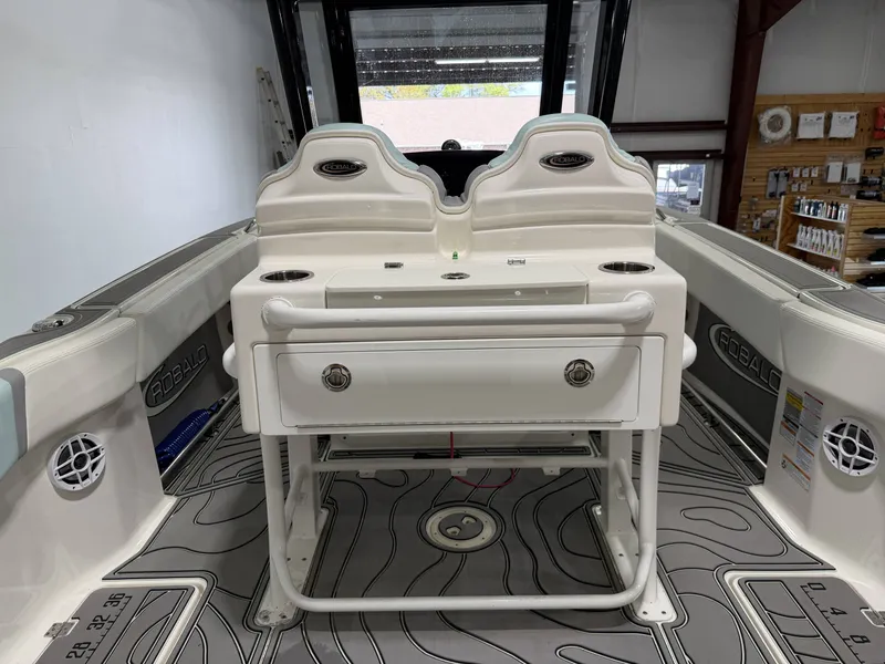 Slide: The Image of Robalo R250 Center Console 2023 - 19