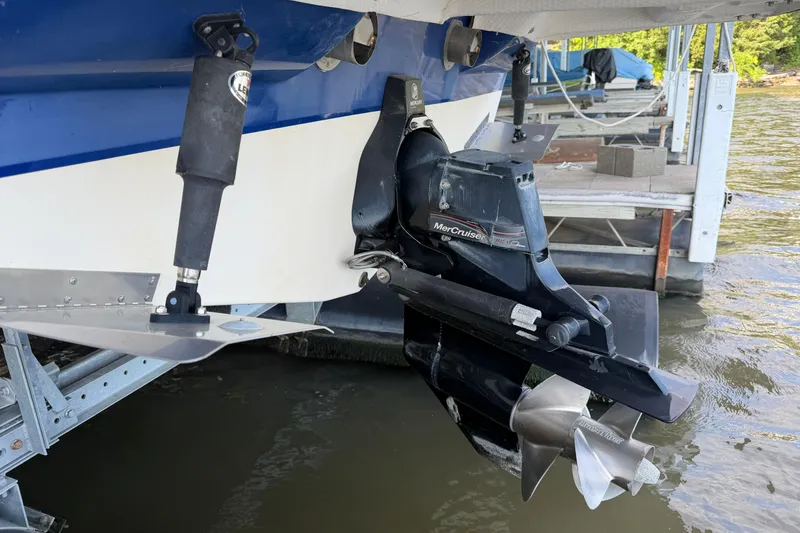 Slide: The Image of 2005 Rinker 282 Captiva Bowrider with MerCruiser outdrive, docked by the water. - 3