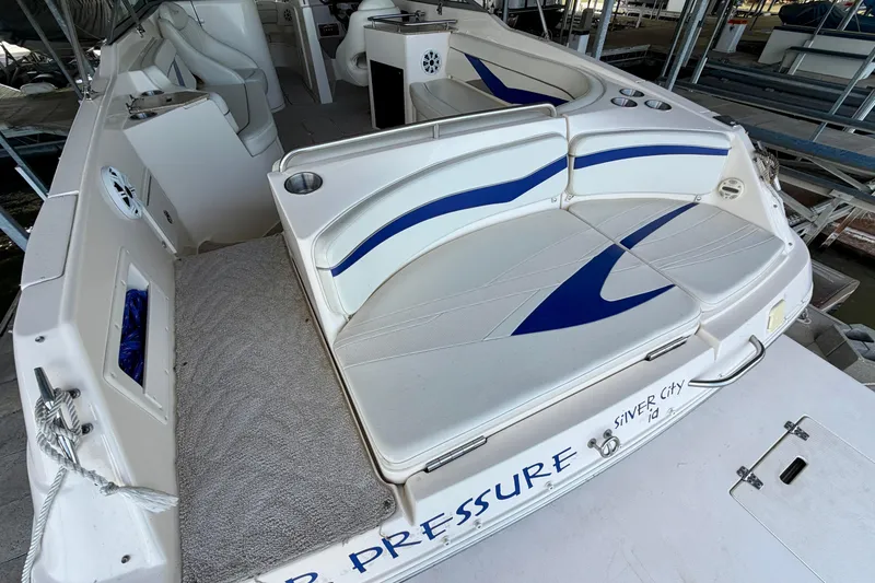 Slide: The Image of 2005 Rinker 282 Captiva Bowrider boat interior with seating and cup holders. - 5