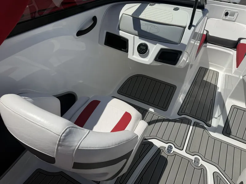 Slide: The Image of Tahoe 450 TF 2017 - 14