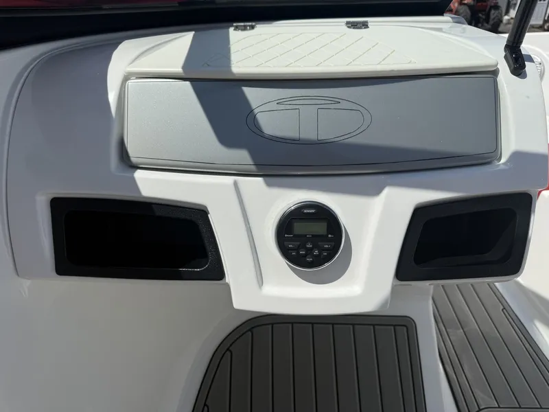 Slide: The Image of Tahoe 450 TF 2017 - 15