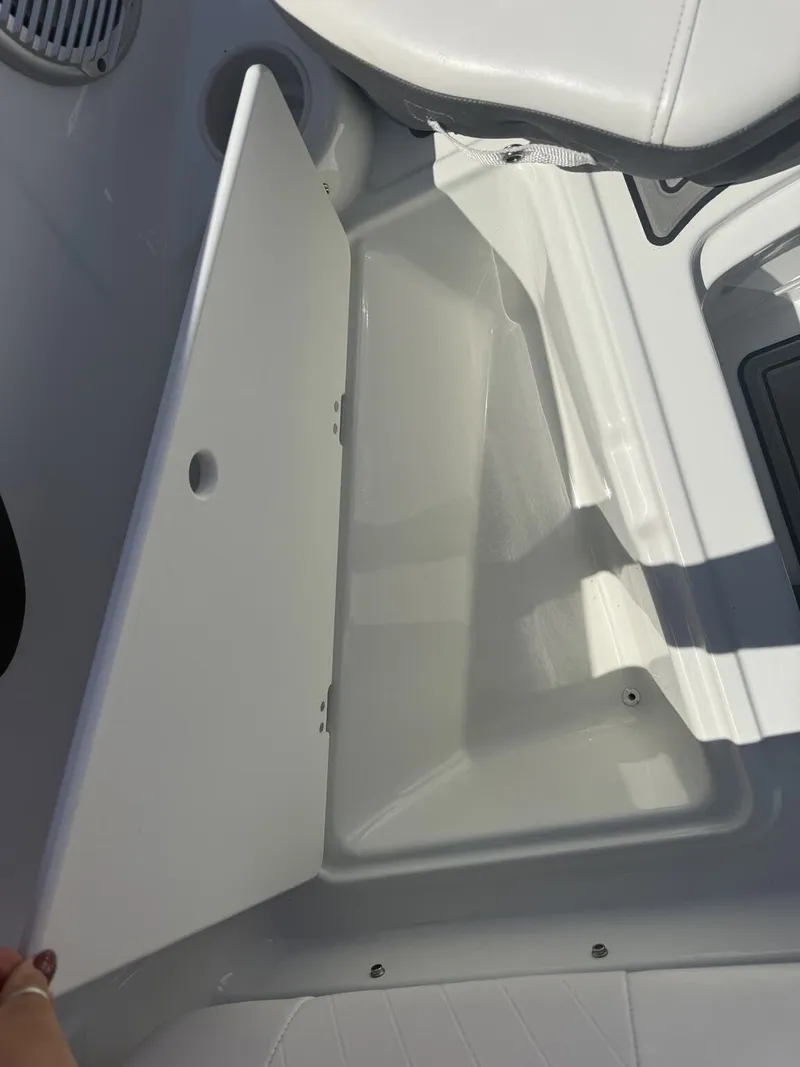 Slide: The Image of Tahoe 450 TF 2017 - 4
