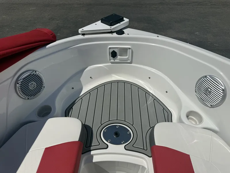 Slide: The Image of Tahoe 450 TF 2017 - 6