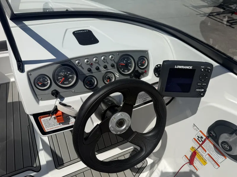 Slide: The Image of Tahoe 450 TF 2017 - 7