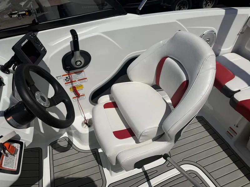 Slide: The Image of Tahoe 450 TF 2017 - 8