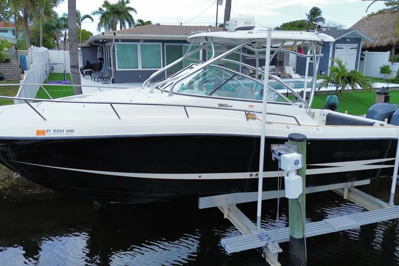The Image of 2006 Hydra-Sports Vector 2900 VX boat docked near a waterfront home. - 0