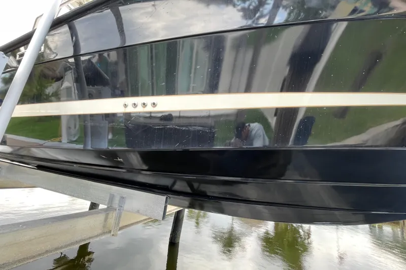 Slide: The Image of 2006 Hydra-Sports Vector 2900 VX boat hull on lift, reflecting surroundings. - 49