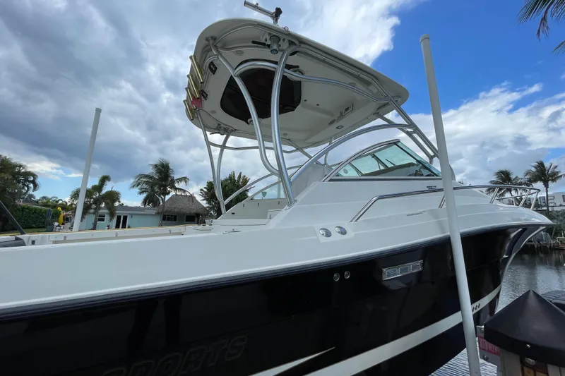 Slide: The Image of 2006 Hydra-Sports Vector 2900 VX boat docked under a cloudy sky. - 51