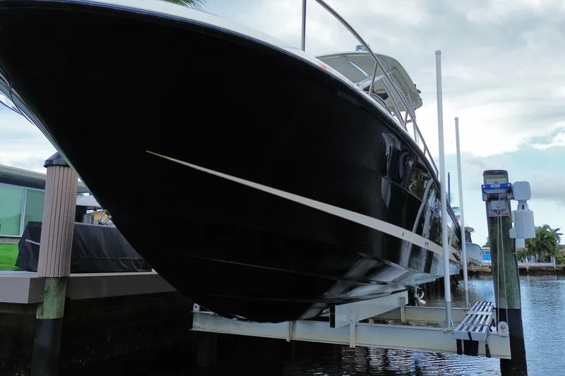 Slide: The Image of 2006 Hydra-Sports Vector 2900 VX boat on lift by waterfront dock. - 8