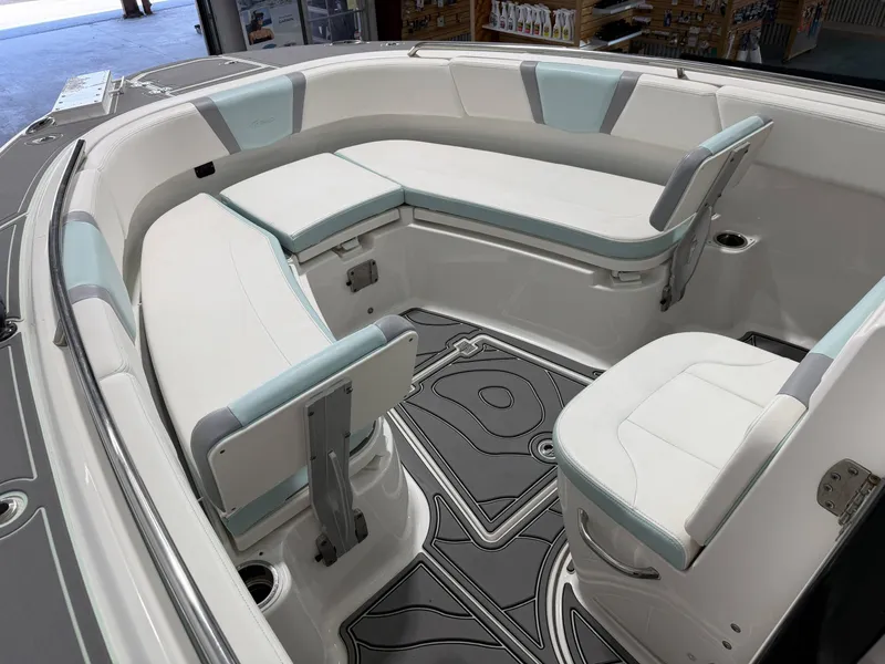 Slide: The Image of Robalo R250 Center Console 2023 - 8