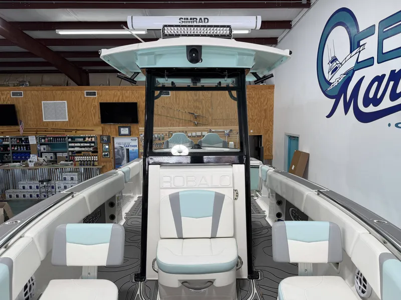Slide: The Image of Robalo R250 Center Console 2023 - 9