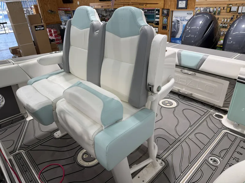 Slide: The Image of Robalo R250 Center Console 2023 - 21