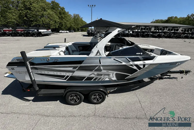 The Image of Tigé ASR Apex Series Wakeboat 2015 - 1