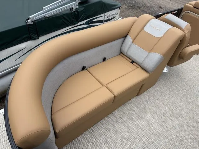 Slide: The Image of Crest SE Cruise 220 2026 - 8