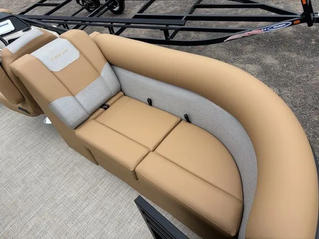 Slide: The Image of Crest SE Cruise 220 2026 - 9