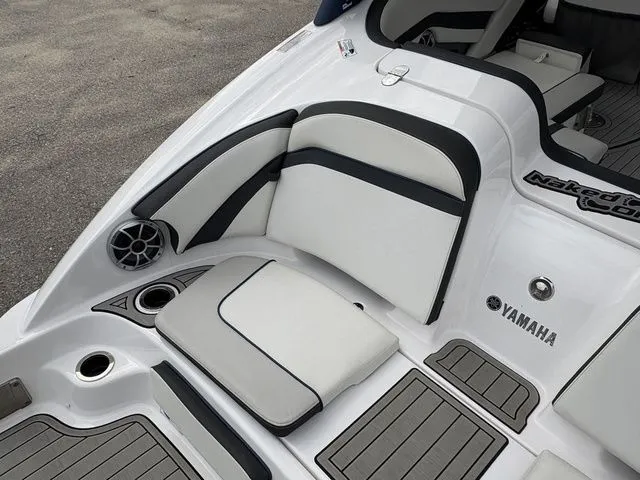 Slide: The Image of Yamaha 242 SE Limited 2020 boat, white and black interior. - 14