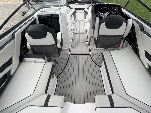 Slide: The Image of Interior of 2020 Yamaha Boats 242 SE Limited with sleek seating. - 16