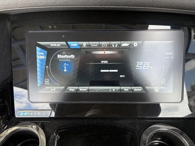 Slide: The Image of Yamaha 242 SE Limited 2020 boat console with Bluetooth display. - 23