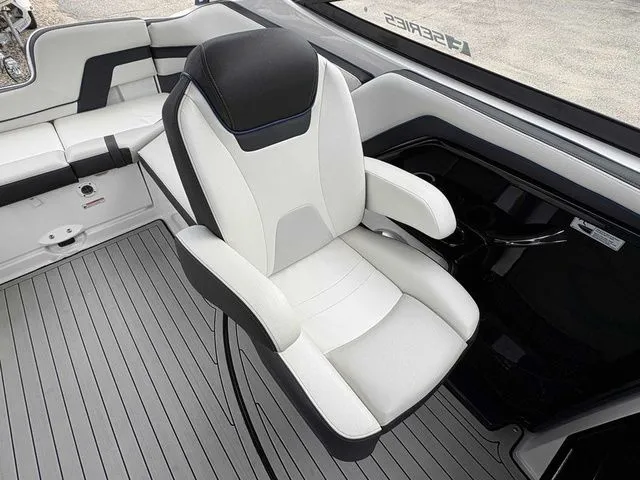 Slide: The Image of Yamaha 242 SE Limited 2020 - 27