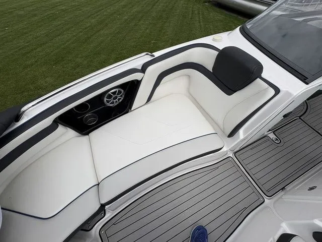 Slide: The Image of Interior of 2020 Yamaha Boats 242 SE Limited with white seating. - 6