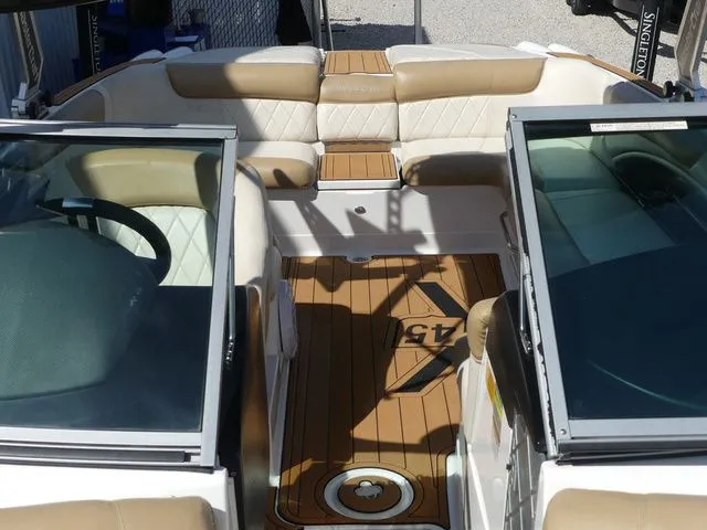 Slide: The Image of MasterCraft X-45 2011 - 23